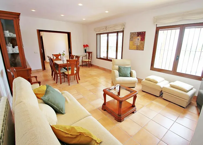 Maite - Spacious With Views And Private Pool In Villa