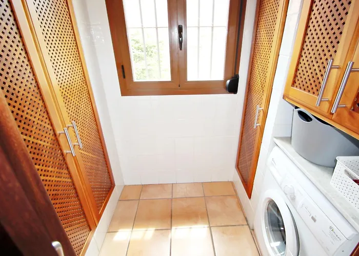 Maite - Spacious With Views And Private Pool In Villa